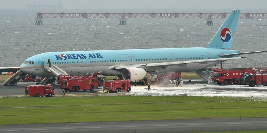 Корейский Боинг 777 воспламенился при взлёте (фото+видео)