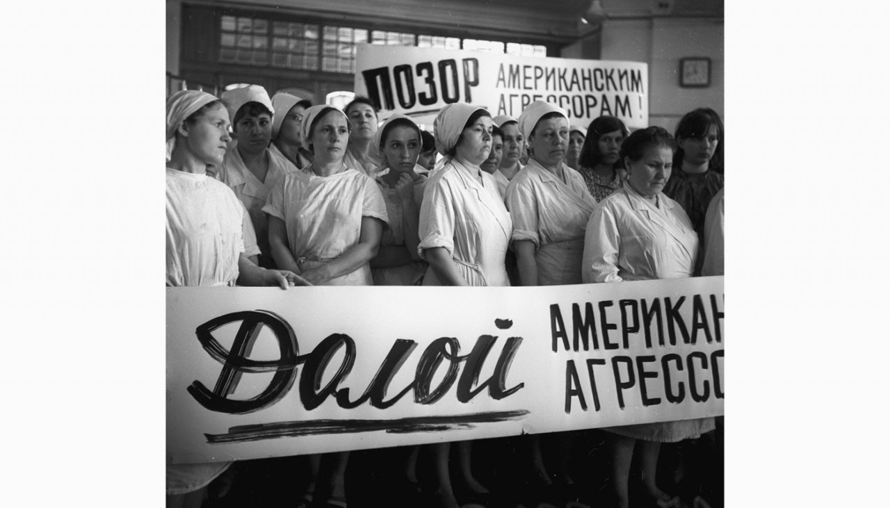 <p>Митинг протеста против вооруженного вторжения американских войск в Камбоджу на кондитерской фабрике "e;Красный Октябрь"e;.</p>