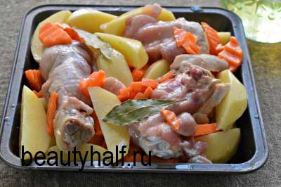 Картошка с курицей, запеченная в духовке