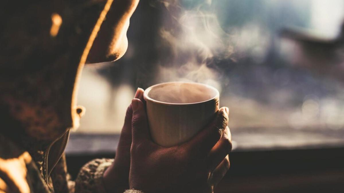 Врач описал привычку пить кофе по утрам фразой «шок для организма»