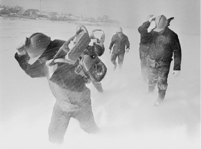 Даже в пургу не останавливалась работа. Пинега, 1960 год. Даже в пургу не останавливалась работа. Пинега, 1960 год.