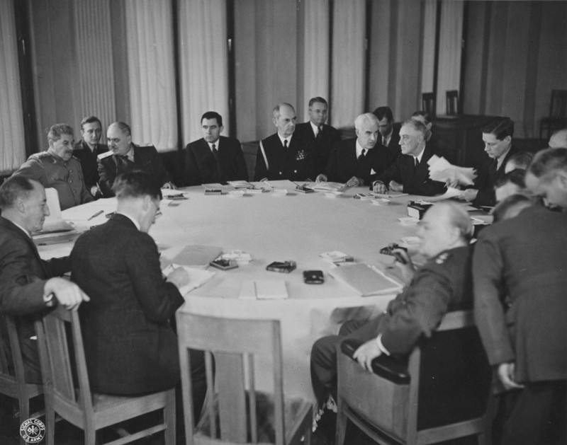 Как американские лётчики в 1944 году атаковали советские войска: воздушный бой над Нишем (15 фото) Как американские лётчики в 1944 году атаковали советские войска: воздушный бой над Нишем (15 фото)