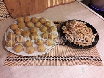 Лёгкий суп с куриными фрикадельками и яичной "лапшой"