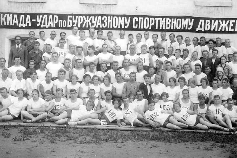 "Я дедушку Ленина встретить хочу, Я бы хотел бы сказать Ильичу:.... "Я дедушку Ленина встретить хочу, Я бы хотел бы сказать Ильичу:....