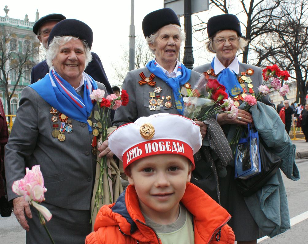 Выкладка камнями ногти фото Выкладка камнями ногти фото