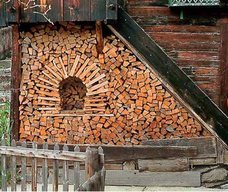 Дрова на даче: 10 красивых поленниц