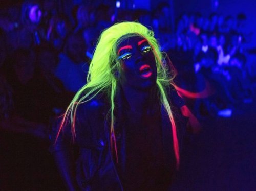 Люминесцентный модный показ от Чарли Ле Минду (8 фото + видео)