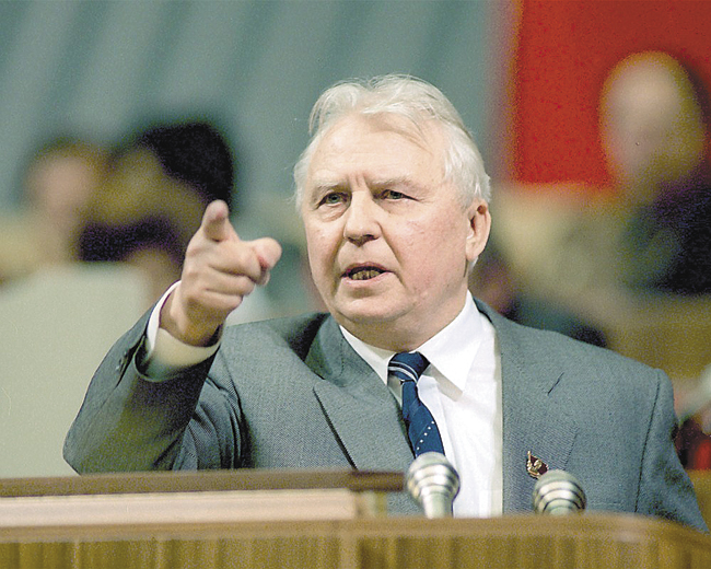 Егор Лигачёв, прославившийся фразой в отношении Ельцина: «Борис, ты не прав!» 