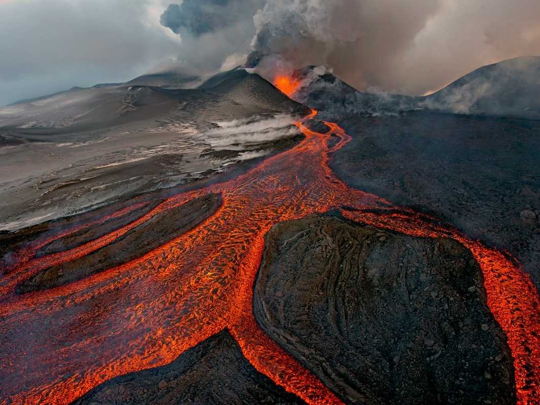 sergey-gorshkov-of-russia-photographed-plosky-tolbachik-a-volcano-in-central-russia-from-a-helicopter-when-it-erupted-last-november-for-the-first-time-in-36-years-the-image-won-a-spot-in-the-wildlife-photographe