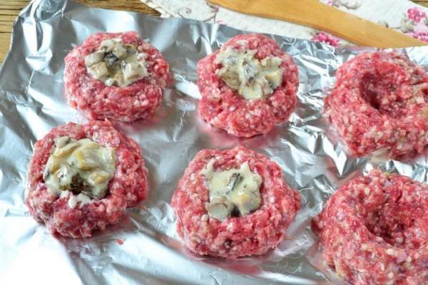 Мясные гнёзда со сливочными грибами Мясные гнёзда со сливочными грибами