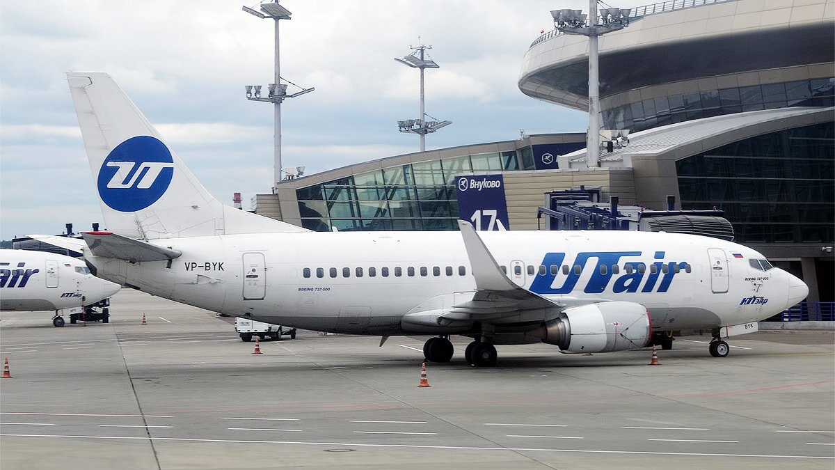 Пассажирский лайнер Utair повредил шасси при посадке во Внукове