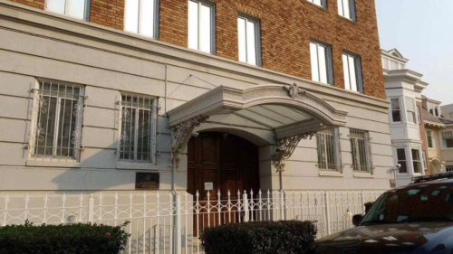 НА ЗДАНИЯХ ДИПМИССИИ РОССИИ В США СОРВАНЫ ФЛАГИ НА ЗДАНИЯХ ДИПМИССИИ РОССИИ В США СОРВАНЫ ФЛАГИ