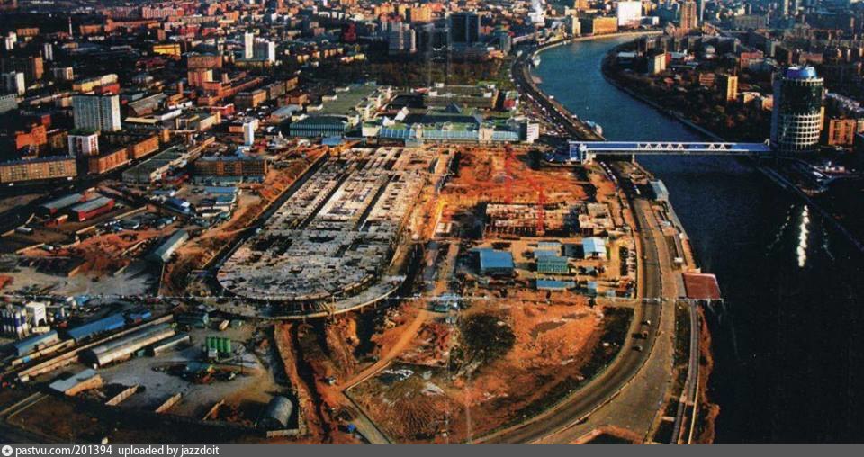 10 атмосферных фото Москвы 2000 года, когда мир был совсем другим
