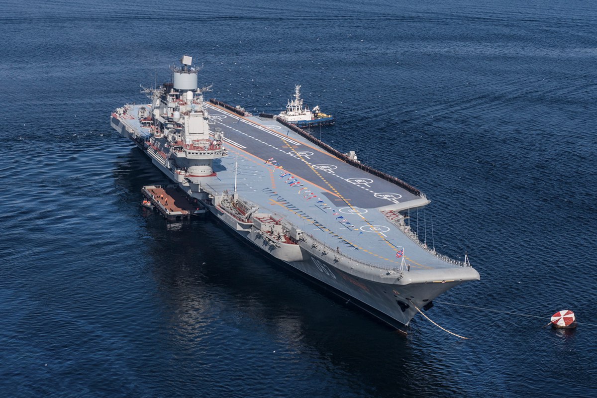 Репетиция парада кораблей Краснознаменного Северного флота ВМФ России на Североморском рейде Репетиция парада кораблей Краснознаменного Северного флота ВМФ России на Североморском рейде
