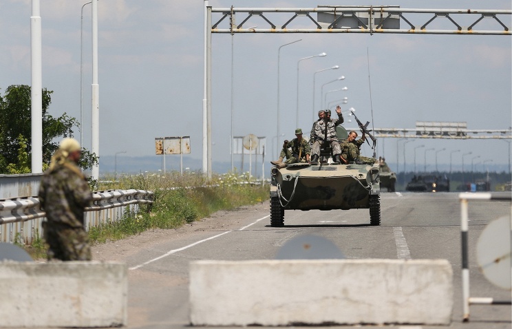 Глава ЛНР: ополченцы отодвинули украинские войска от Луганска