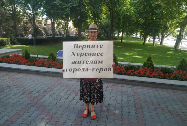 Севастопольцы жалуются на запрет купания в Херсонесе