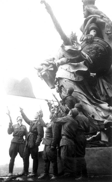 Мультатули Петр: В тот день когда взяли Берлин и фотографии Берлина 1945 Мультатули Петр: В тот день когда взяли Берлин и фотографии Берлина 1945