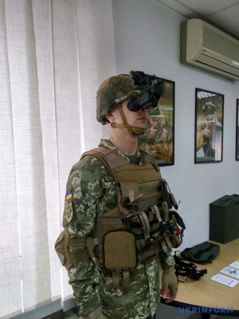 США передали Украине 2500 монокулярных приборов ночного видения AN/PVS-14 США передали Украине 2500 монокулярных приборов ночного видения AN/PVS-14