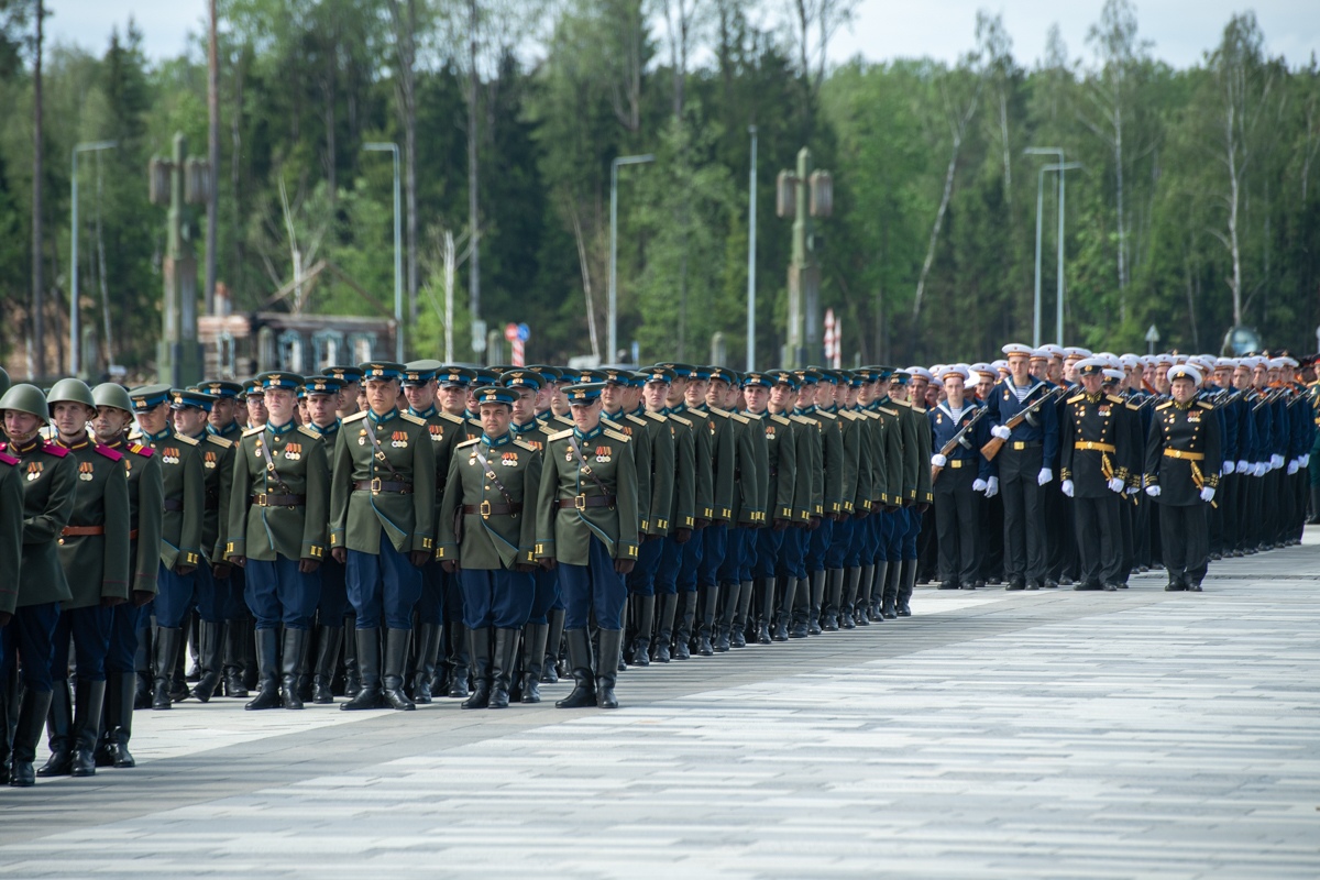 Освящен главный храм российской армии. Бой в защиту исторической памяти продолжается