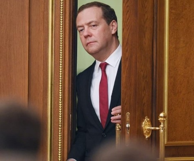 Терпение Путина лопнуло?: Медведеву прочат неприятности Терпение Путина лопнуло?: Медведеву прочат неприятности