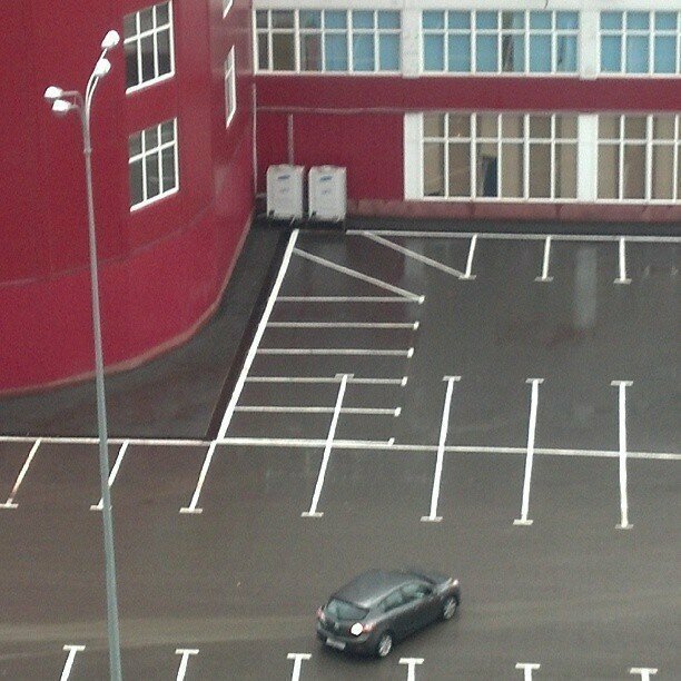 И ведь кто-то же нарисовал эту разметку Тяжелый случай, или как люди своим интеллектом блещут
(17 фото)