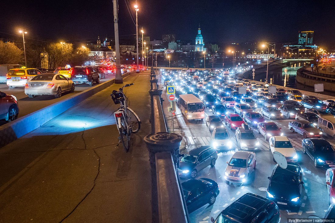 Картинки по запросу пробки в московских дворах