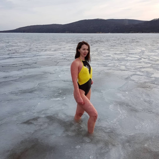 Приморская "моржиха" Наталья Аксёнова покоряет социальные сети Приморская "моржиха" Наталья Аксёнова покоряет социальные сети