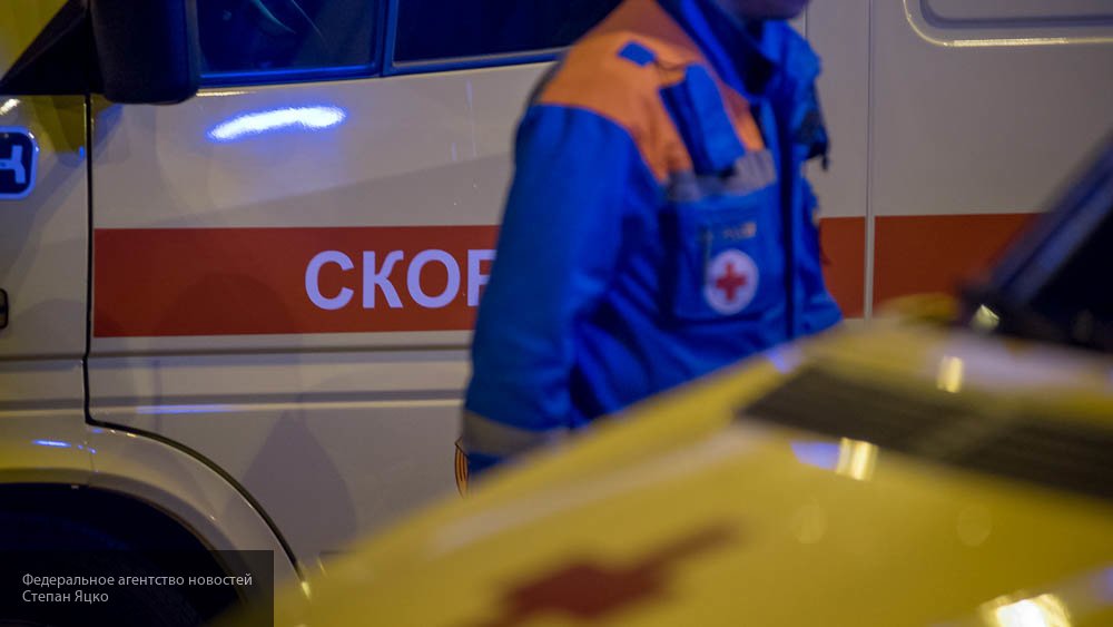 В Екатеринбурге водитель автомобиля, попавшего в ДТП, погиб под колесами грузовика