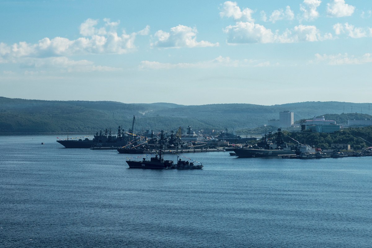 Репетиция парада кораблей Краснознаменного Северного флота ВМФ России на Североморском рейде Репетиция парада кораблей Краснознаменного Северного флота ВМФ России на Североморском рейде