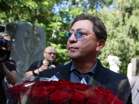 Лепс вспомнил о войне из-за споров о Лепс вспомнил о войне из-за споров о "голодающих артистах"