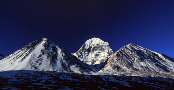 kailas-glavnyi-sakralnii-marshrut-tibeta-13483357906222_w687h357 (800x416, 77Kb)
