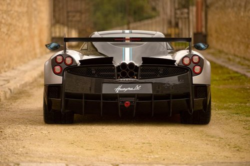 Двухдверный гиперкар от Pagani Automobili (17 фото) Двухдверный гиперкар от Pagani Automobili (17 фото)