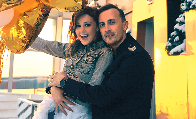Юлианна Караулова поделилась фото с мужем и сыном
