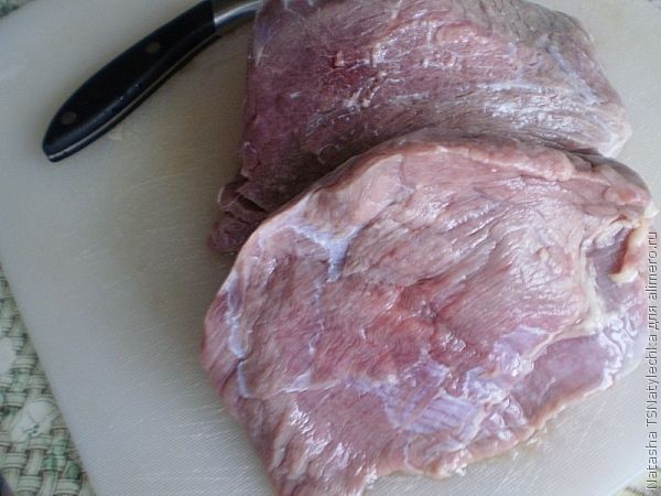 Говядина в остром соусе с маринованными огурцами