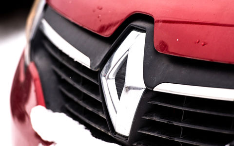Renault отзывает в России Логаны и Сандеро