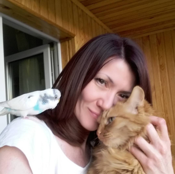 Невероятная дружба кота и попугая из Челябинска тронет ваши сердца! Невероятная дружба кота и попугая из Челябинска тронет ваши сердца!