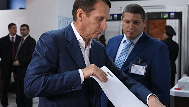 Председатель Государственной Думы РФ Сергей Нарышкин в единый день голосования на избирательном участке № 83 в Москве. Архивное фото Председатель Государственной Думы РФ Сергей Нарышкин в единый день голосования на избирательном участке № 83 в Москве. Архивное фото