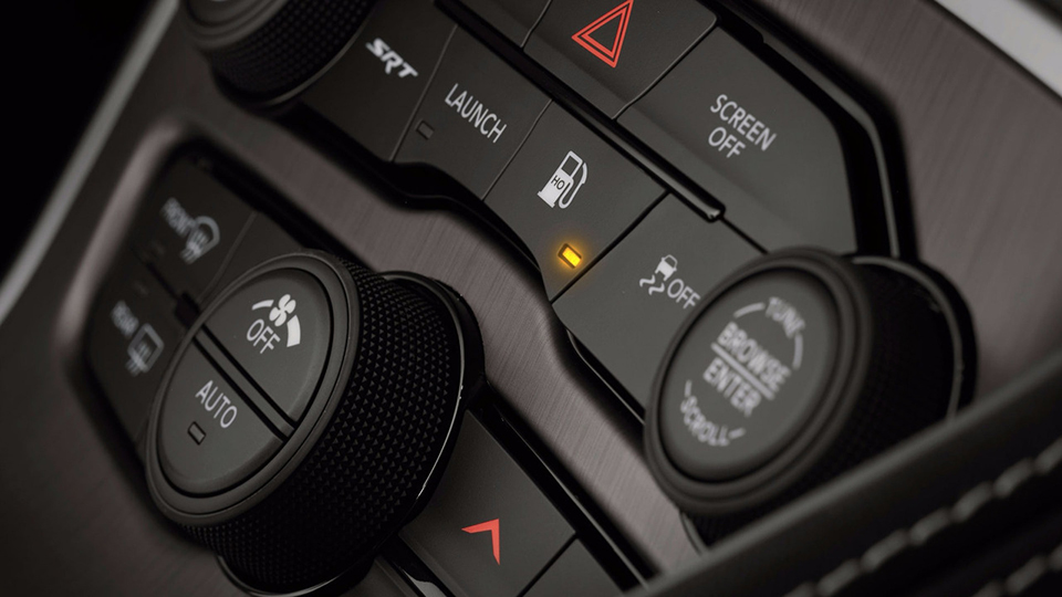 Dodge Challenger Demon научится распознавать гоночное топливо