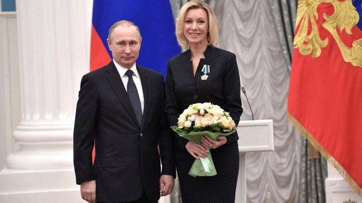 Президент РФ Владимир Путин присвоил Марии Захаровой новый дипломатический ранг Президент РФ Владимир Путин присвоил Марии Захаровой новый дипломатический ранг