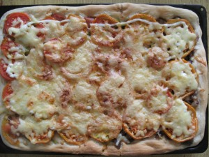 Пицца домашняя с двумя начинками