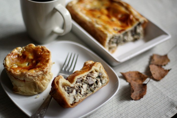 Пирог с курицей и грибами. \ Фото: eda.ru. 6 аппетитных блюд на ужин, которые можно приготовить за полчаса