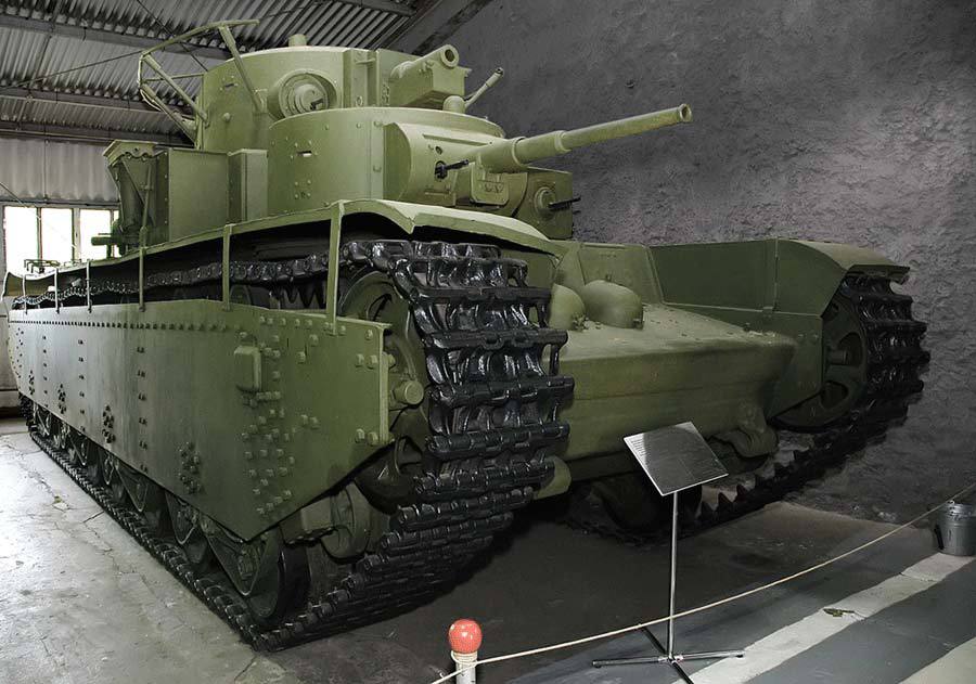 Т-35 в экспозиции Музея бронетехники в Кубинке Источник – wikimedia.org - Краткая история советского танка | Военно-исторический портал Warspot.ru