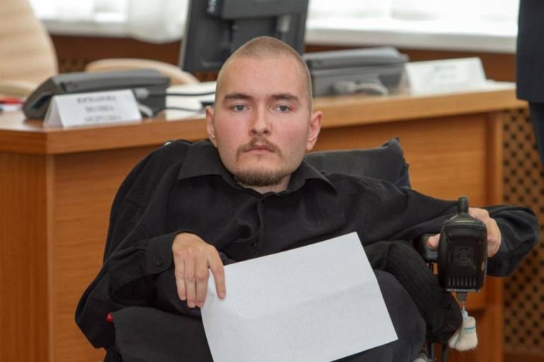 Итальянский хирург начал пересаживать голову живому человеку Итальянский хирург начал пересаживать голову живому человеку