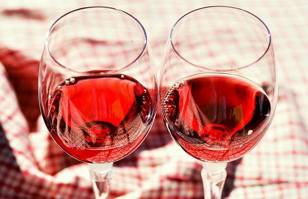 Красное вино полезно для кишечника