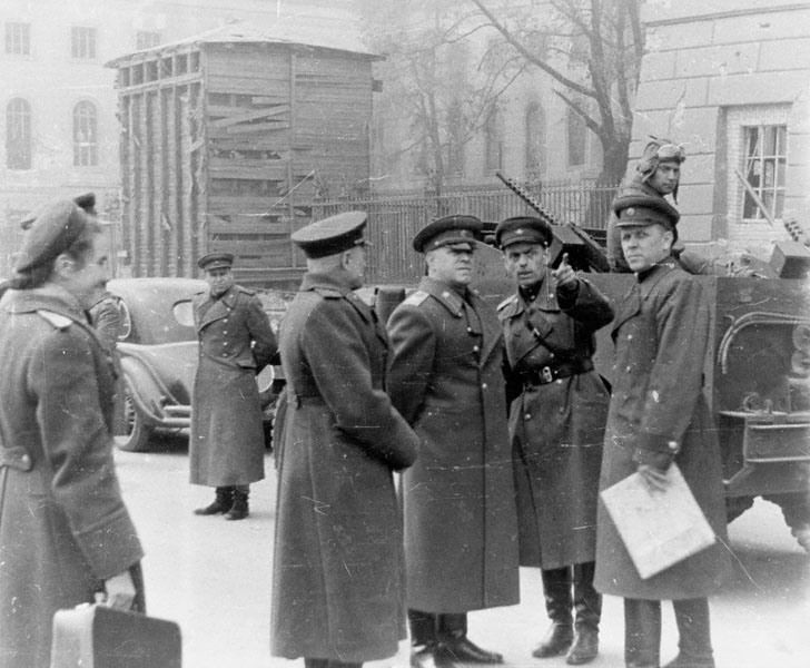 Мультатули Петр: В тот день когда взяли Берлин и фотографии Берлина 1945 Мультатули Петр: В тот день когда взяли Берлин и фотографии Берлина 1945