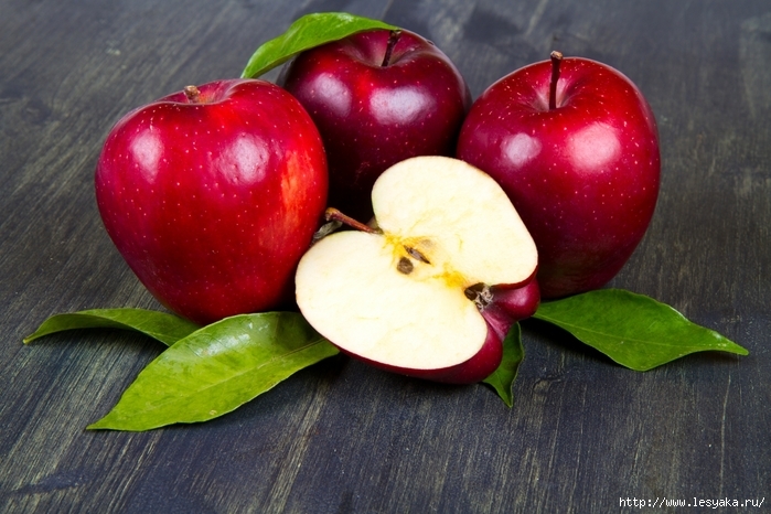 3925073_Apples_Red_Foliage_493120 (700x466, 265Kb)