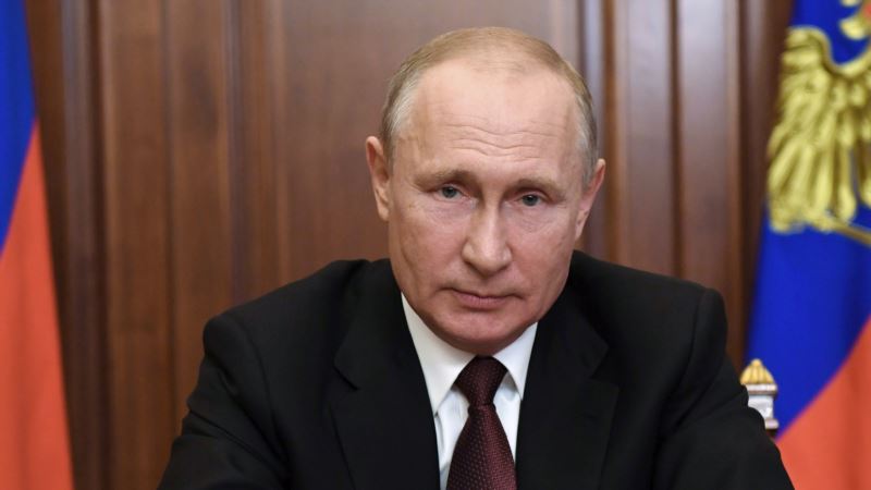 "Удар ниже пояса". Эксперты и соцсети про обращение Путина