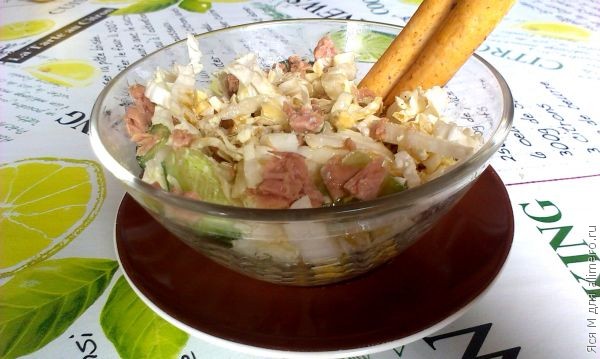 Салат с пекинской капустой и тунцом