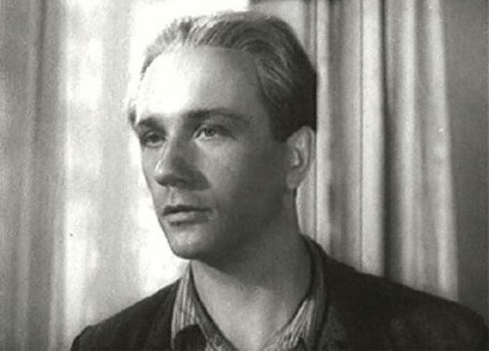 Леонид Куравлев в фильме *Из Лебяжьего сообщают*, 1960 | Фото: kino-teatr.ru Леонид Куравлев в фильме *Из Лебяжьего сообщают*, 1960 | Фото: kino-teatr.ru