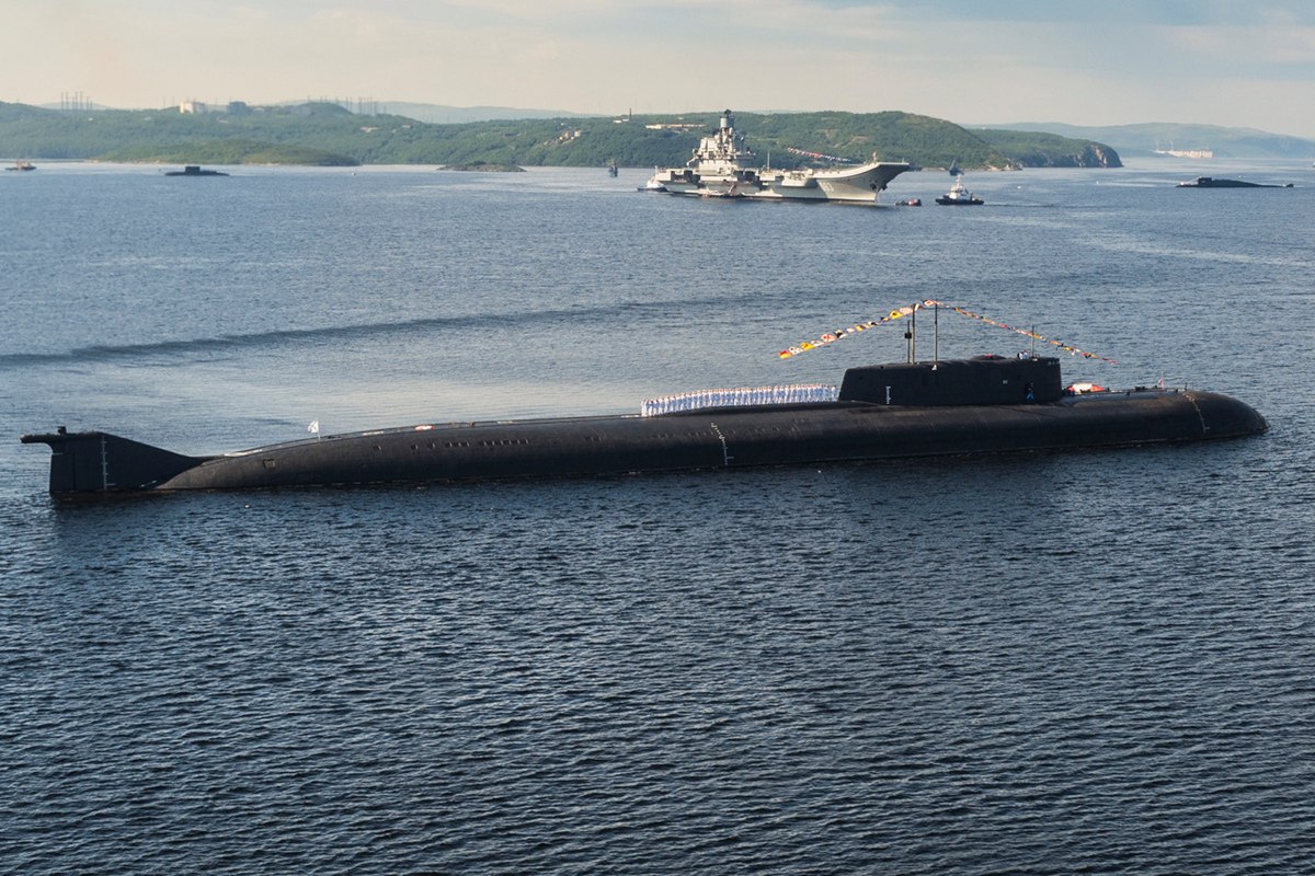 Репетиция парада кораблей Краснознаменного Северного флота ВМФ России на Североморском рейде Репетиция парада кораблей Краснознаменного Северного флота ВМФ России на Североморском рейде